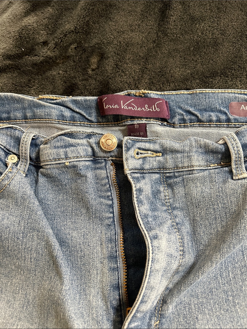 Gloria Vanderbilt Faded Light Blue High-Rise Jeans size 18